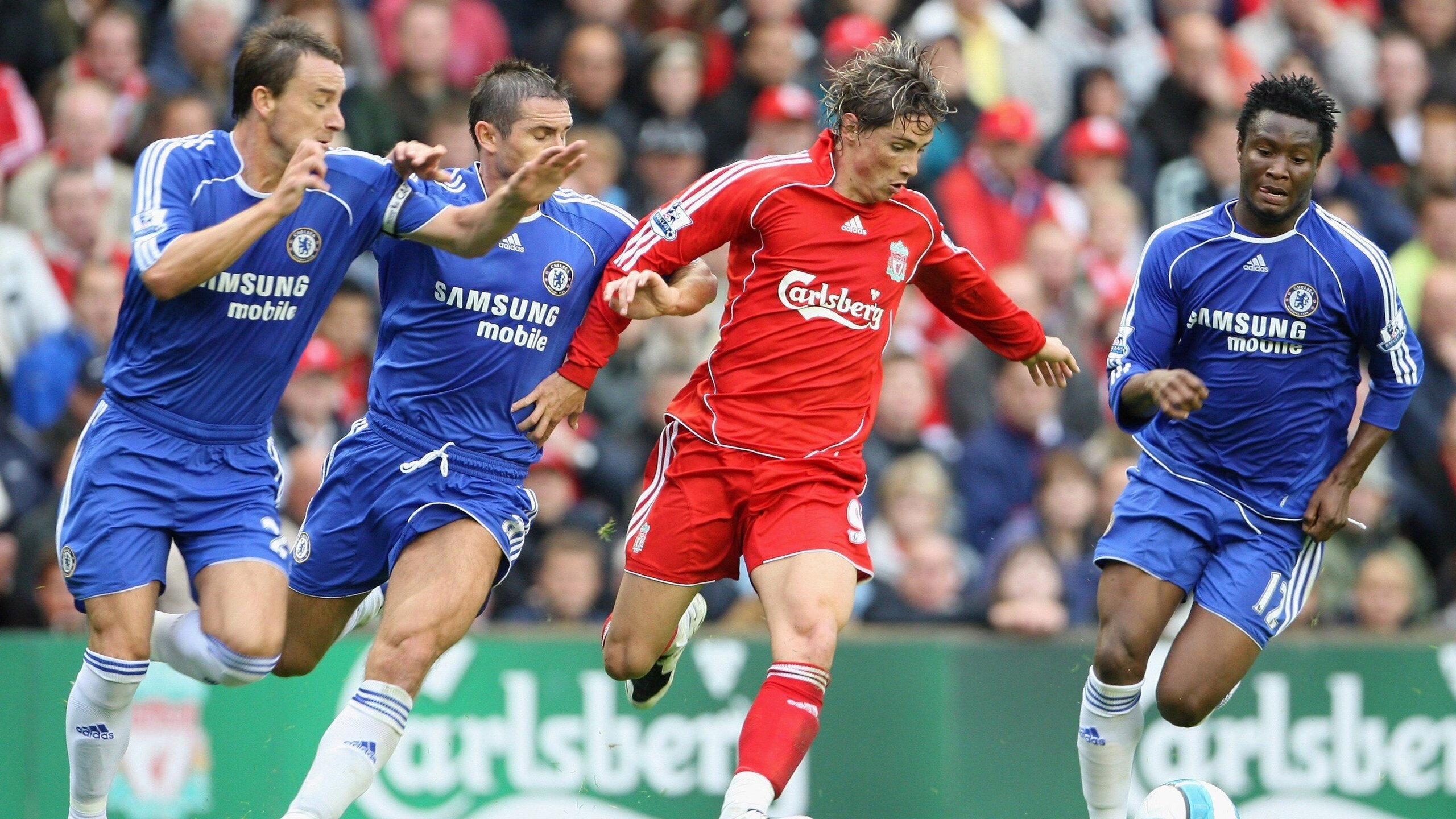 中国速度滑冰队再创佳绩 小将王强打破全国纪录